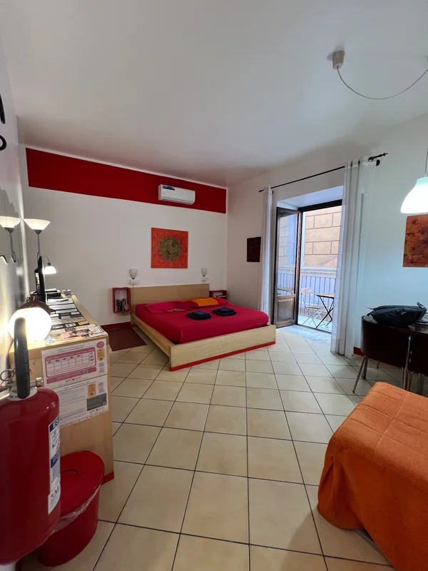 Fully renovated studio, with kitchenette + bathroom with shower. in Palermo — foto 4