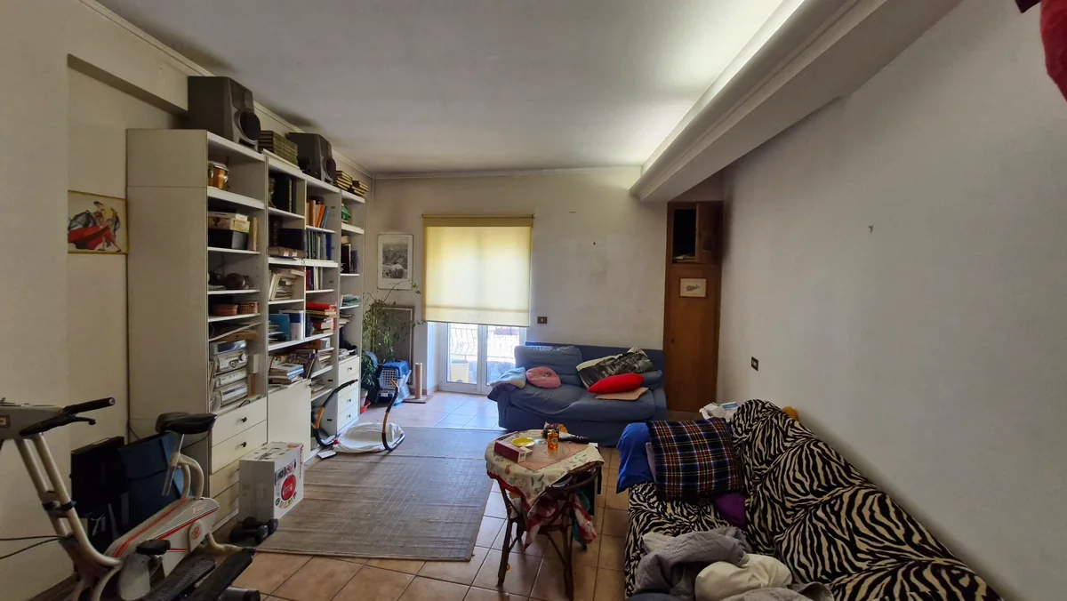 Single room in an apartment shared with the landlady, available from October 1, 2026. in Roma