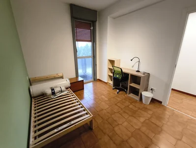 Ampia stanza singola - € 590 (comprese spese condominiali) - MM3 Comasina