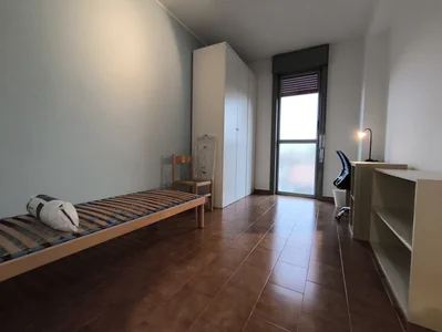 Ampia stanza singola - € 590 (comprese spese condominiali) - MM3 Comasina