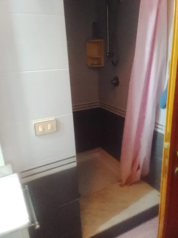 Bilocale con una camera da letto e cucina abitabile , con balcone e bagno con doccia posto al 5° piano senza ascensore a Palermo — foto 3