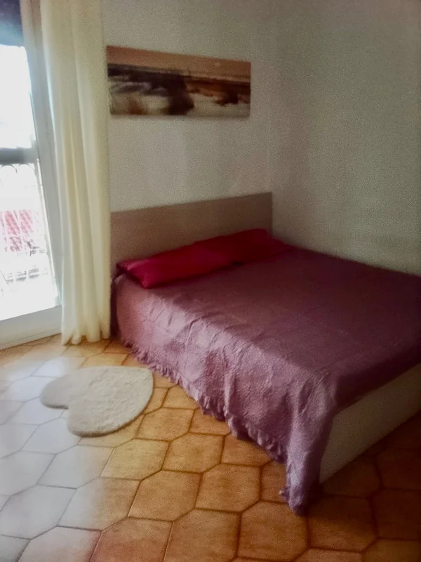 Bilocale con una camera da letto e cucina abitabile , con balcone e bagno con doccia posto al 5° piano senza ascensore a Palermo — foto 5