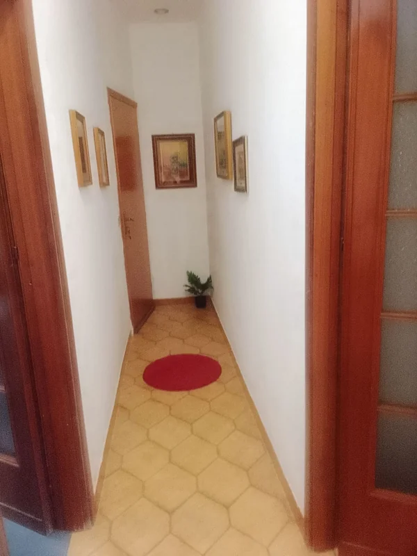 Bilocale con una camera da letto e cucina abitabile , con balcone e bagno con doccia posto al 5° piano senza ascensore a Palermo — foto 4