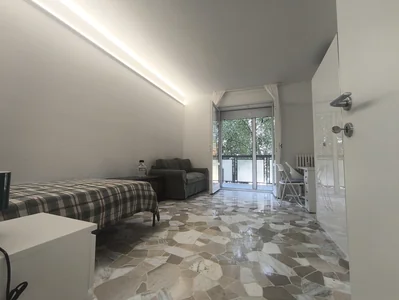 Camera singola con BALCONE PRIVATO - Via Orseolo n.3 - € 850 (comprese spese condominiali)