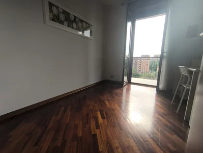 Ampia camera singola con balcone - € 490 (incluse spese condominiali) - Cinisello Balsamo