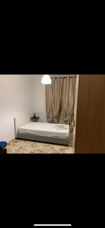 Stanza arredata in appartamento, con bagno e cucina in condivisione a Palermo — foto 5