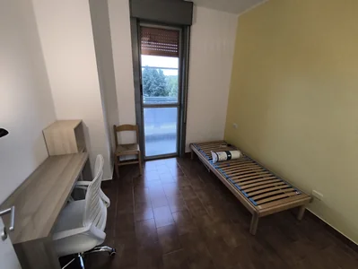 Ampia stanza singola - € 590 (comprese spese condominiali) - MM3 Comasina