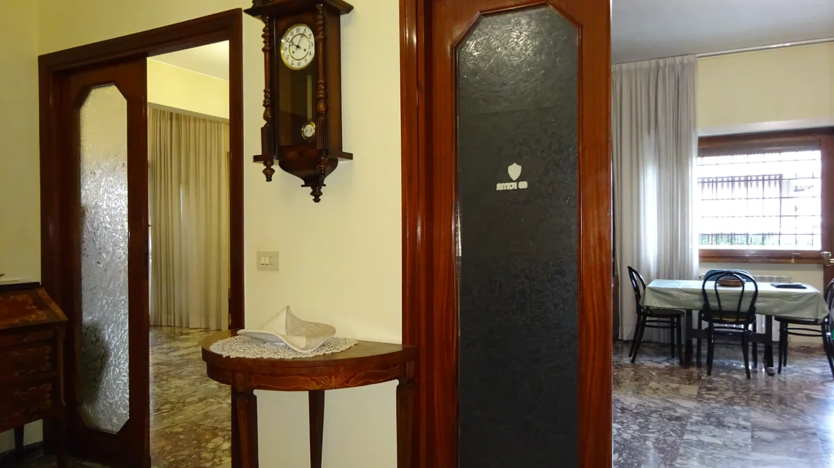 Room no. 1 available immediately for students and out-of-town workers. in Roma — foto 3